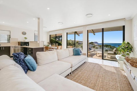 Amelie - Luxury Beach View Condo Minutes To Beach - Tourism Search 0