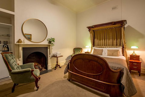 American Hotel Creswick - Tourism Search 0
