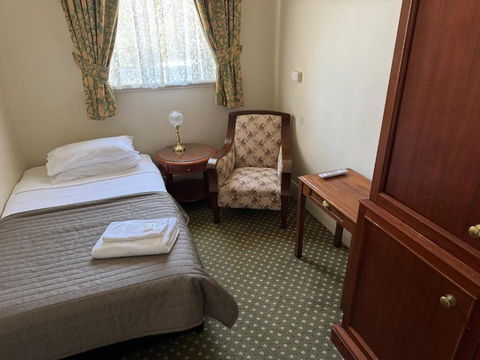 American Hotel Creswick - Tourism Search 3