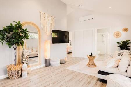 An Idyllic Boho Style Retreat High-end Kitchenware - Tourism Search 1