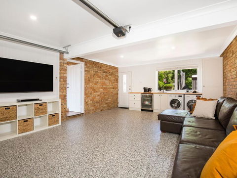 Anacapri - Pet Friendly - Opposite Beach - Fireplace - Tourism Search 3