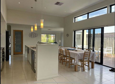 Anglers Rest At Sunderland Bay - Tourism Search 0