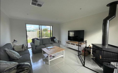 Anglers Rest At Sunderland Bay - Tourism Search 3