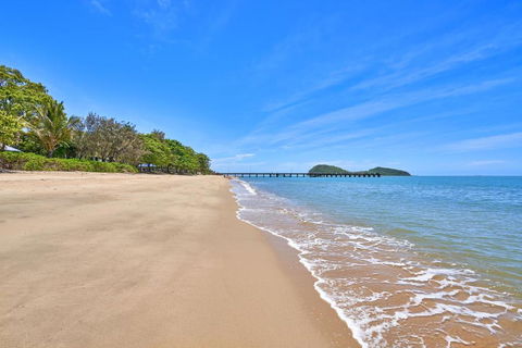 Alassio Beachfront Apartments Palm Cove - Tourism Search 4