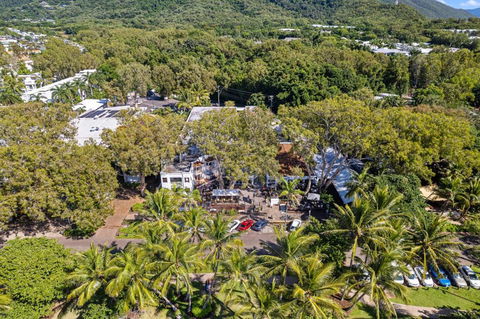 Alassio Absolute Beachfront 201 Palm Cove - Tourism Search 4