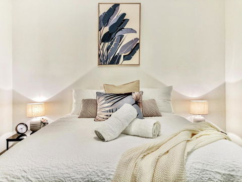 Amazing River View - 3 Bedroom Apartment - Brisbane CBD - Netflix - Fast Wifi - Carpark - Tourism Search 1