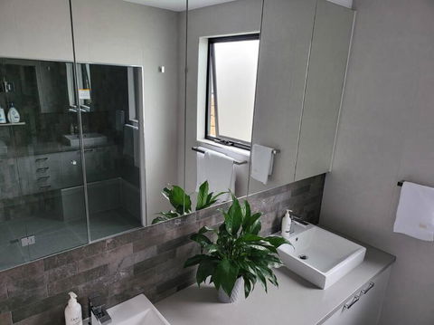 Alogara House, Modern, 6 Bedrooms With Hot Tub And Views - Tourism Search 3