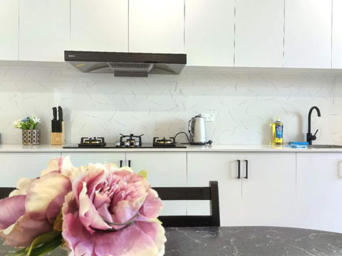 Aircon And Private Bathroom Walk To Train Station With Free Wifi Kitchen And Laundry - Tourism Search 4