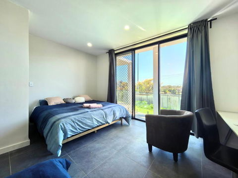 Aircon And Private Bathroom Walk To Train Station With Free Wifi Kitchen And Laundry - Tourism Search 0