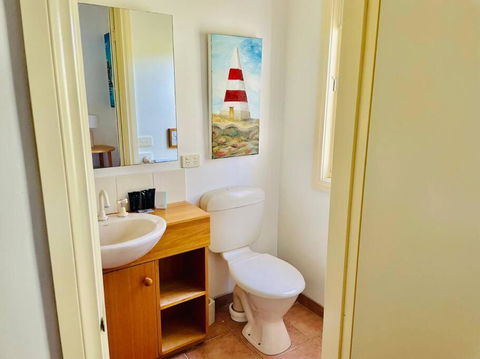 Artist Apartment Between Beach And Main - Tourism Search 4