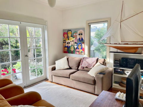 Artist Apartment Between Beach And Main - Tourism Search 0