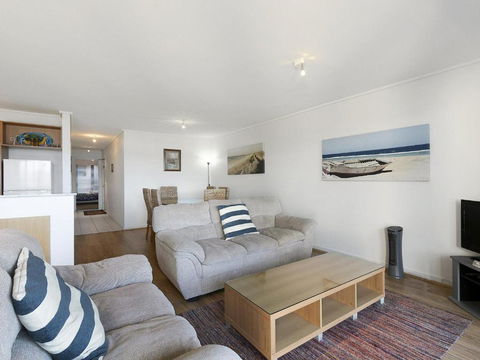 Apartment 26 Pacific Apartments - Tourism Search 4