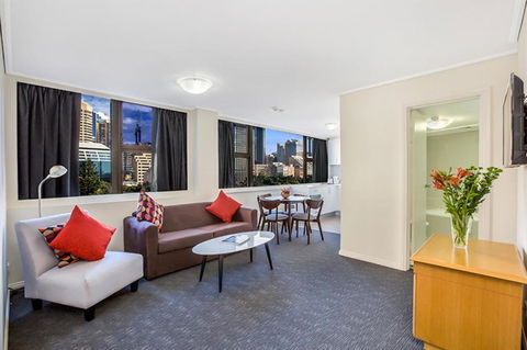 Apartment At College St - Tourism Search 0