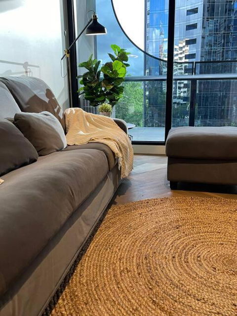 Apartment In Melbourne With Pool - Tourism Search 1