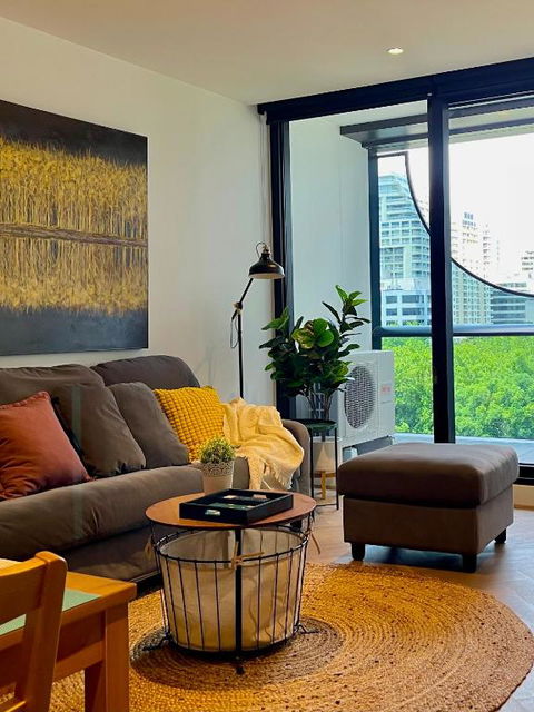 Apartment In Melbourne With Pool - Tourism Search 0