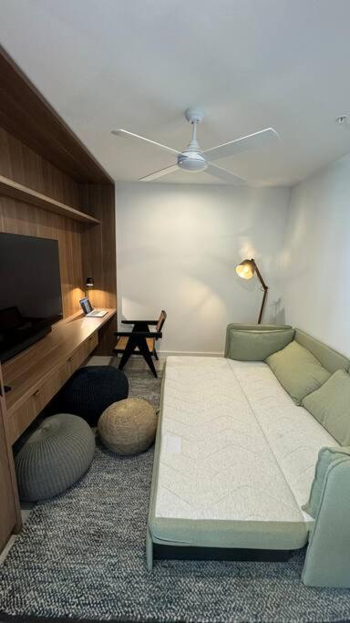 Apartment In Palm Beach - Tourism Search 1