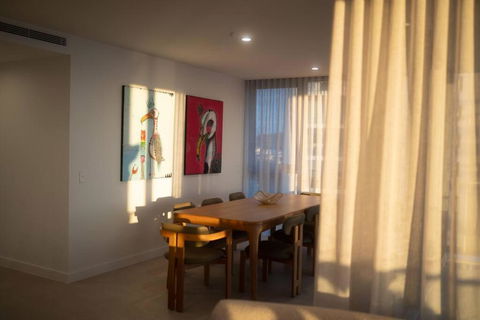 Apartment In Palm Beach - Tourism Search 4