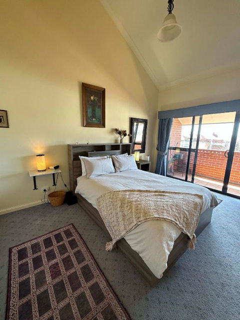 Apartment In The Heart Of Bathurst Walk Everywhere - Tourism Search 0