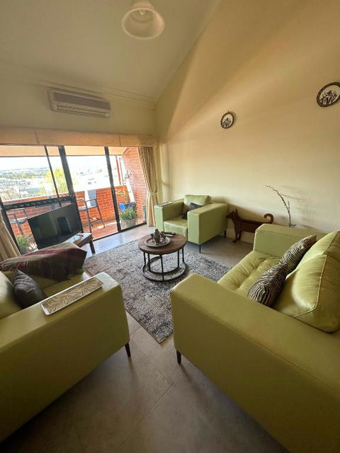 Apartment In The Heart Of Bathurst Walk Everywhere - Tourism Search 1
