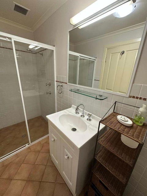 Apartment In The Heart Of Bathurst Walk Everywhere - Tourism Search 2