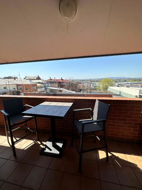 Apartment In The Heart Of Bathurst Walk Everywhere - Tourism Search 3