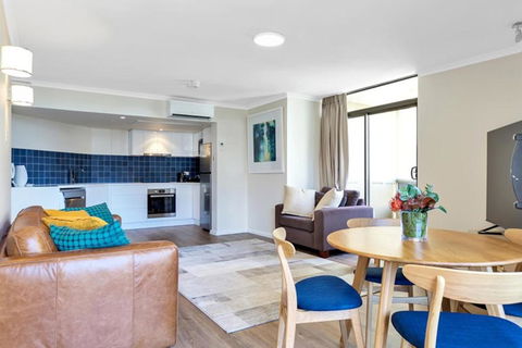 Apartment On Top Of The Park - Tourism Search 1