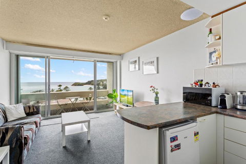 Apartment With Pool Access A Minute To The Beach - Tourism Search 1