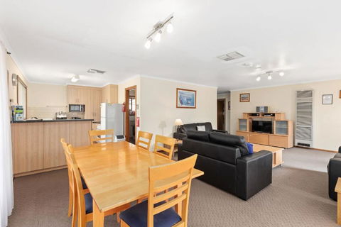 Apartments On Tolmie - Tourism Search 3