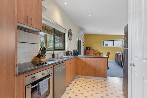 Apollo Bay Hideaway 5 Minute Walk To The Beach - Tourism Search 1