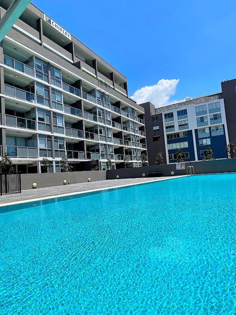 AQUA 306 POOLSIDE Luxury Apartment , Honeysuckle, NEWCASTLE FREE Parking - Tourism Search 0