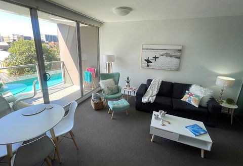 AQUA 306 POOLSIDE Luxury Apartment , Honeysuckle, NEWCASTLE FREE Parking - Tourism Search 4