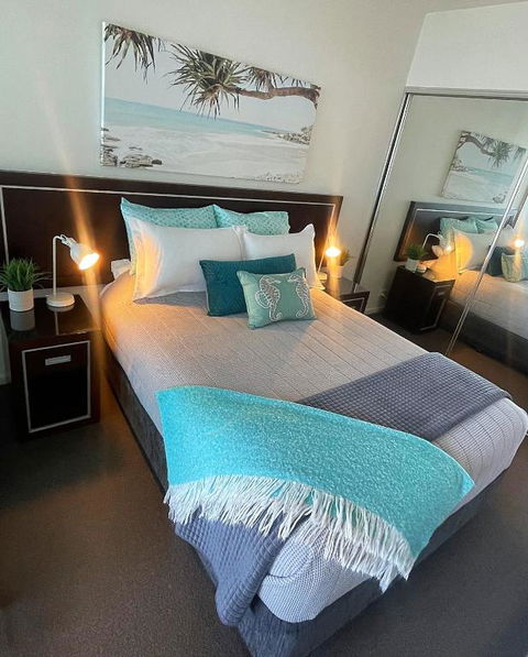 AQUA 306 POOLSIDE Luxury Apartment , Honeysuckle, NEWCASTLE FREE Parking - Tourism Search 3