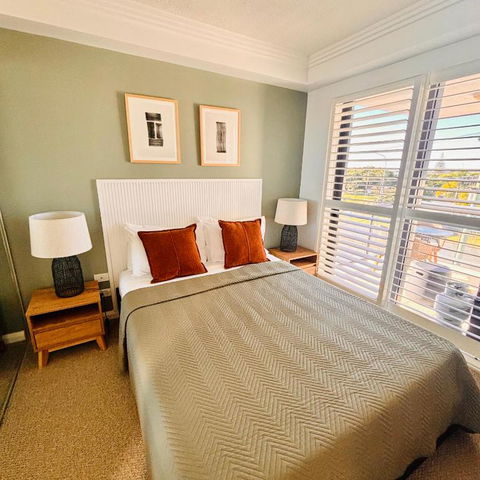 Aqualine Apartments On The Broadwater - Tourism Search 4
