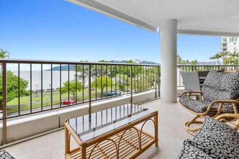 Aquarius Esplanade Retreat - Tourism Search 1