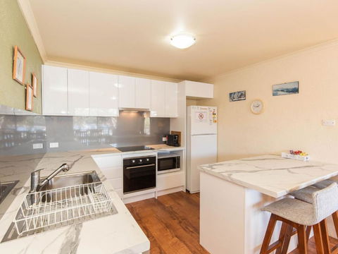 Aranda 3 25 Townsend Street - Tourism Search 1