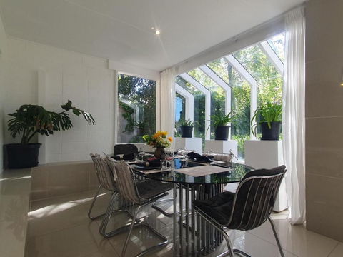 Architectural Comfy 2B&2B Home With A Garden View Close To A Lake And Yarralumla Shopping Centre - Tourism Search 1