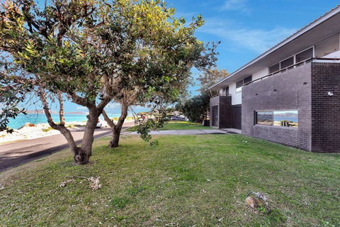 Architectural Design On The Beach - Tourism Search 0