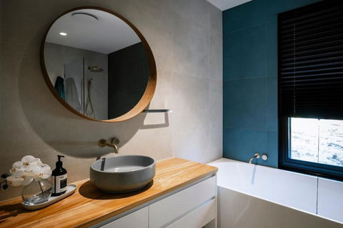 Architectural Gem In Central Red Hill - Tourism Search 3