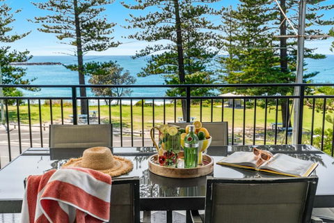 Arcoola 1 - Overlooking Main Beach - Tourism Search 0