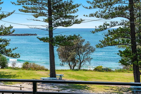 Arcoola 1 - Overlooking Main Beach - Tourism Search 1
