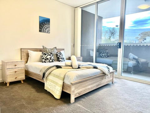Ashfield 2 Br Apt Bus&Train Shop Parking - Tourism Search 0