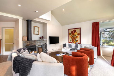 Aspect 5 Chalet A Stones Throw From All Thredbo Has To Offer - Tourism Search 0