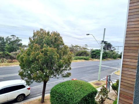 Aspendale Beach Escape -Walk To Mordialloc - Tourism Search 3