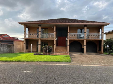 Aspley Large Room & Share Bathroom With Other Guests - Tourism Search 4