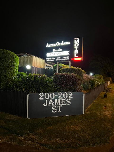 Asters On James Motor Inn - Tourism Search 0