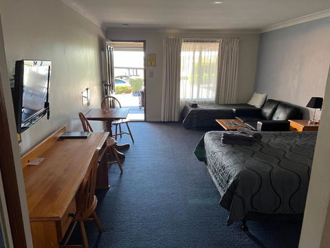Asters On James Motor Inn - Tourism Search 2