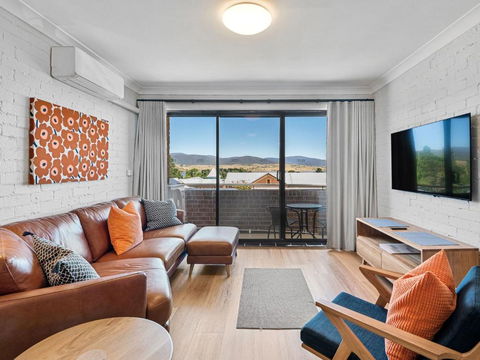 Astrids At Central Park - 2BR L Lake & Mountain Views L Central Location L WiFi - Tourism Search 2