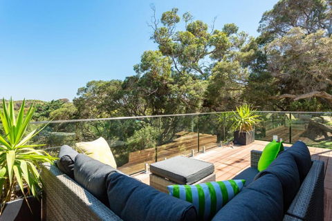 At Agnes Ave: Coastal Views - Tourism Search 0