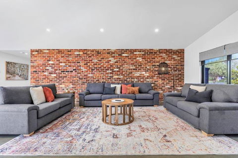 At Winbi- Echuca Holiday Homes - Tourism Search 1