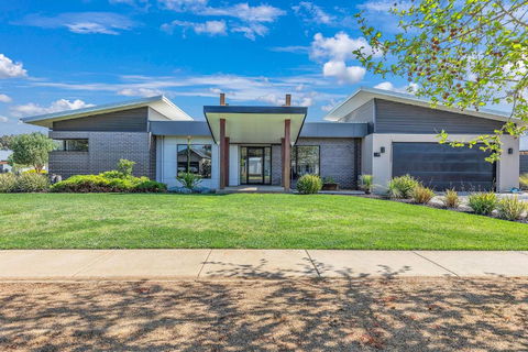 At Winbi- Echuca Holiday Homes - Tourism Search 0